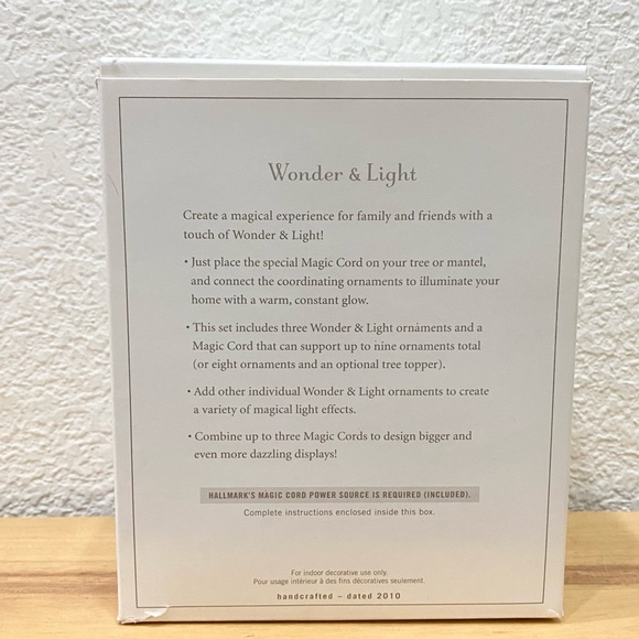 2010 Hallmark Wonder & Light Glowing Snowflake Starter Set with Magic Cord - Picture 2 of 8